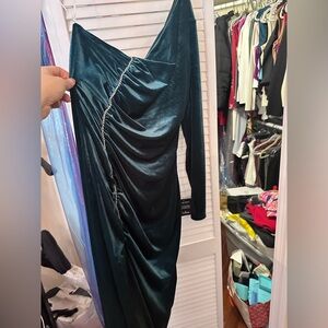 BNWT deep green Lulu’s velvet dress